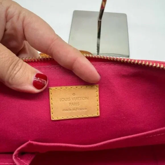 EUC Authenticated Louis Vuitton Monogram Vernis Bellevue PM - Picture 10 of 15